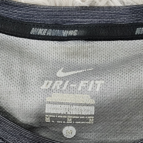 NIKE | Men's Activewear shirt | Medium - Picture 5 of 5
